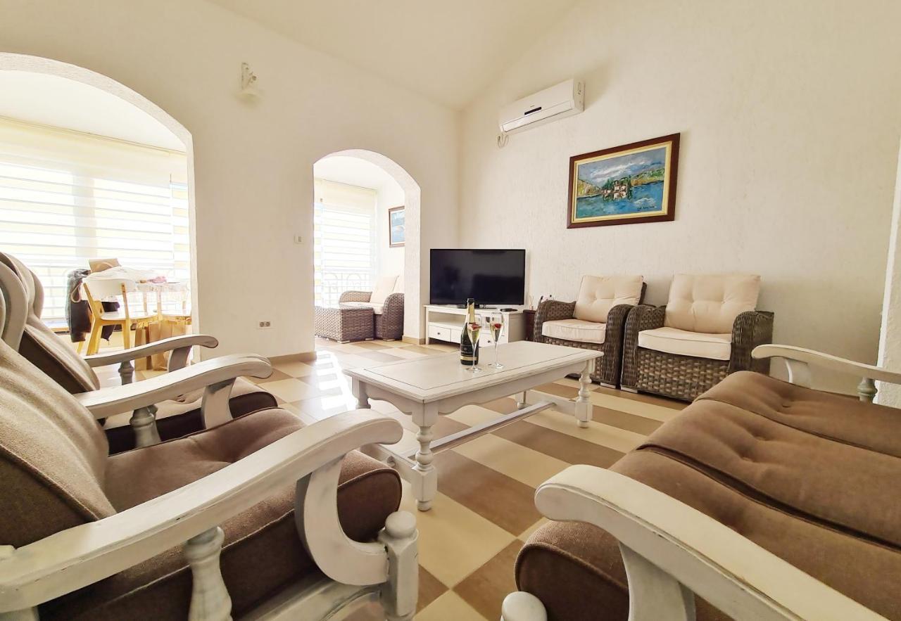 Appartement Live By The Sea, Bijela à Rake Extérieur photo